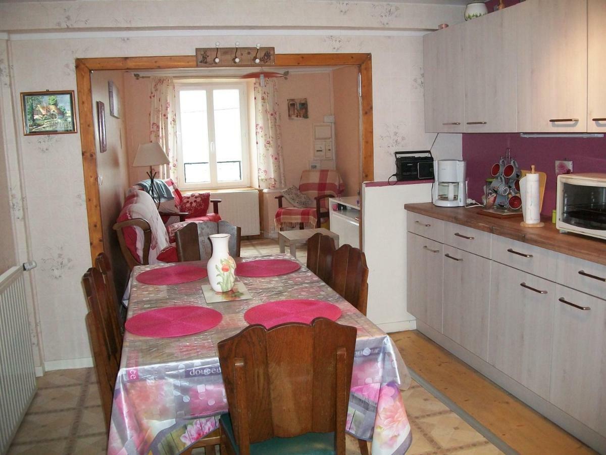 Vacances Au Pied Des Monts Du Cantal Laveissiere ภายนอก รูปภาพ